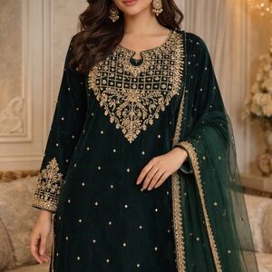 Valvet 2 piece XL Elegant Green Embroidered Dress